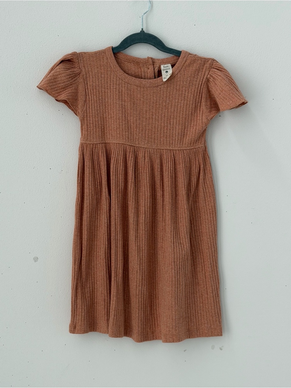 kate quinn Ribbed Short-Sleeve Dress in Rust Brown